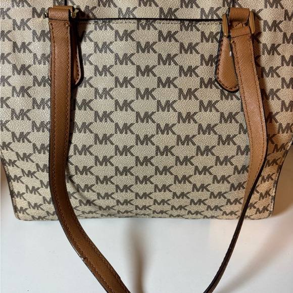 Michael Kors Tan and Cream Signature Tote Bag Purse - Picture 7 of 13